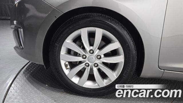 Kia Carens 2014 — photo 5