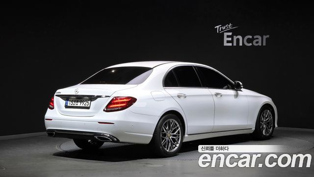 Mercedes-Benz E-Class 2017 — photo 2