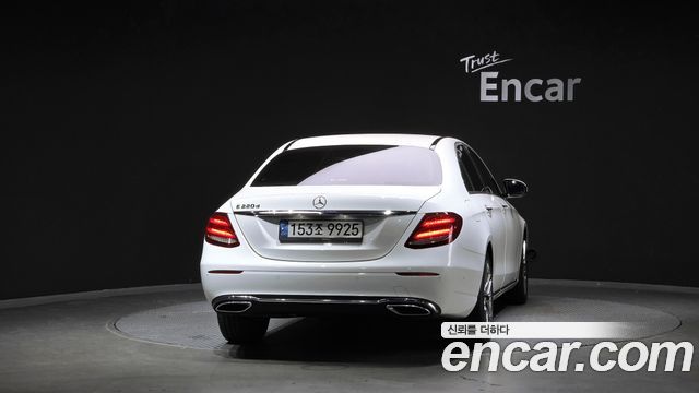 Mercedes-Benz E-Class 2017 — photo 4