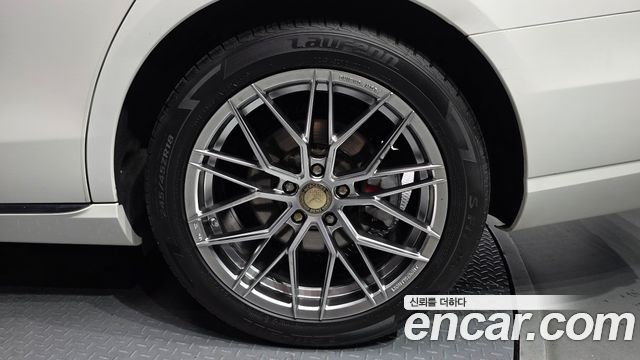 Mercedes-Benz E-Class 2017 — photo 5