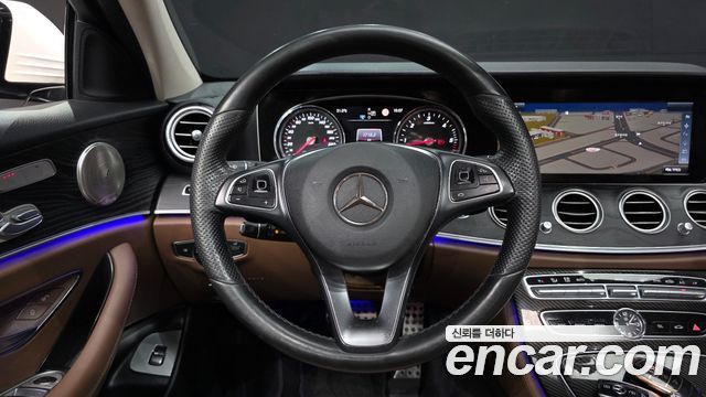 Mercedes-Benz E-Class 2017 — photo 13