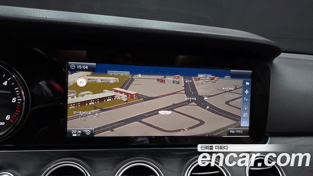Mercedes-Benz E-Class 2017 — photo 14