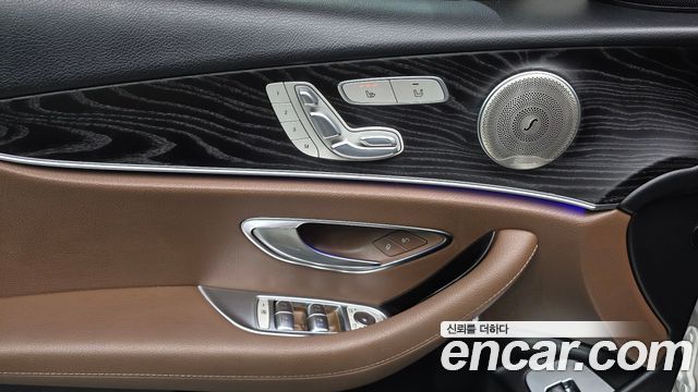 Mercedes-Benz E-Class 2017 — photo 18
