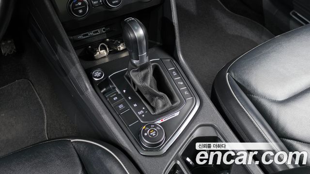 Volkswagen Tiguan 2018 — photo 12