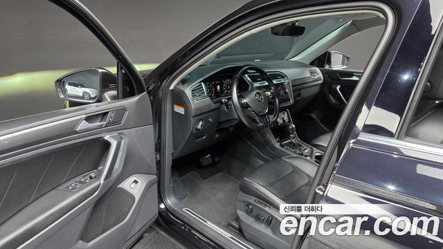 Volkswagen Tiguan 2018 — photo 13