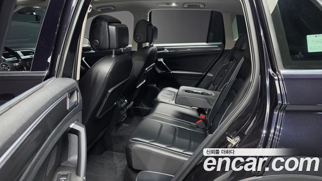 Volkswagen Tiguan 2018 — photo 17