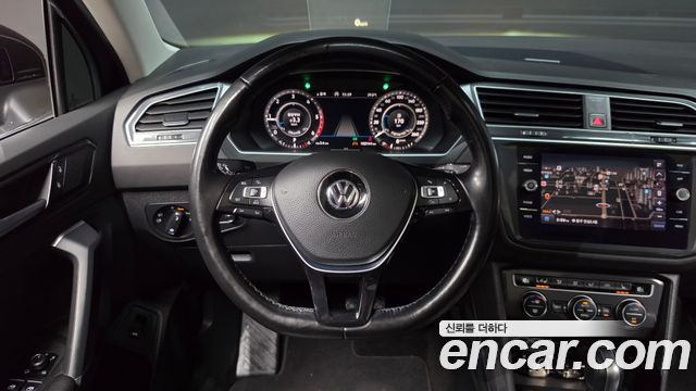 Volkswagen Tiguan 2018 — photo 18
