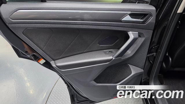 Volkswagen Tiguan 2018 — photo 15