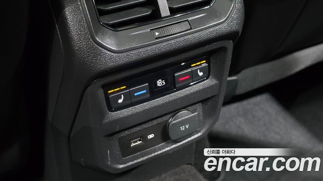 Volkswagen Tiguan 2018 — photo 28