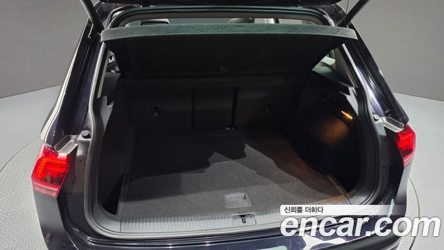 Volkswagen Tiguan 2018 — photo 31