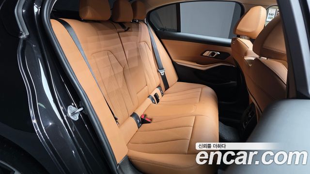 BMW 3-Series 2025 — photo 18