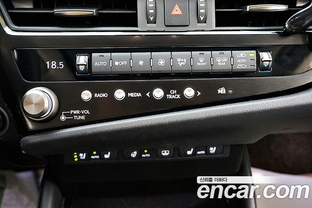 Lexus ES 2024 — photo 12