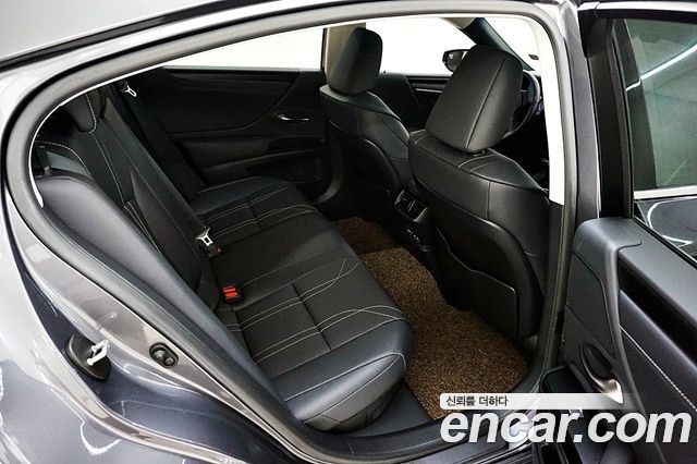 Lexus ES 2024 — photo 18