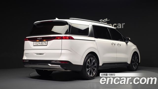 Kia Canival 2023 — photo 2