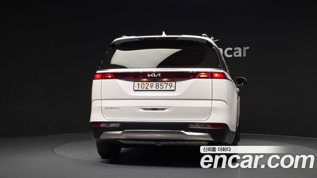 Kia Canival 2023 — photo 4