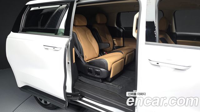 Kia Canival 2023 — photo 18