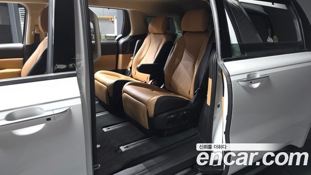 Kia Canival 2023 — photo 16
