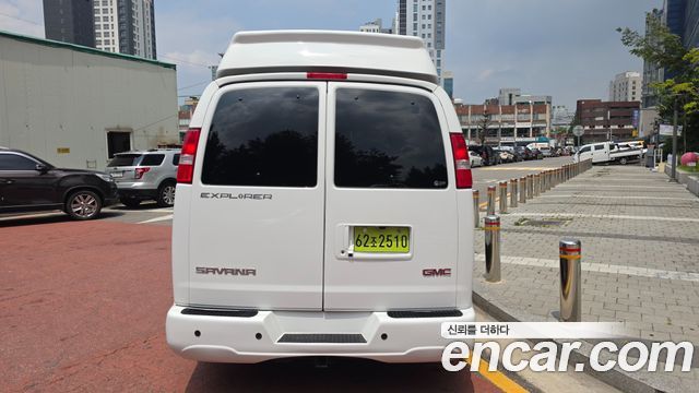 GMC Savana 2023 — photo 2