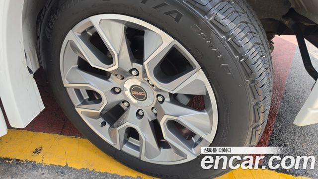 GMC Savana 2023 — photo 5