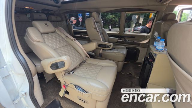 GMC Savana 2023 — photo 9