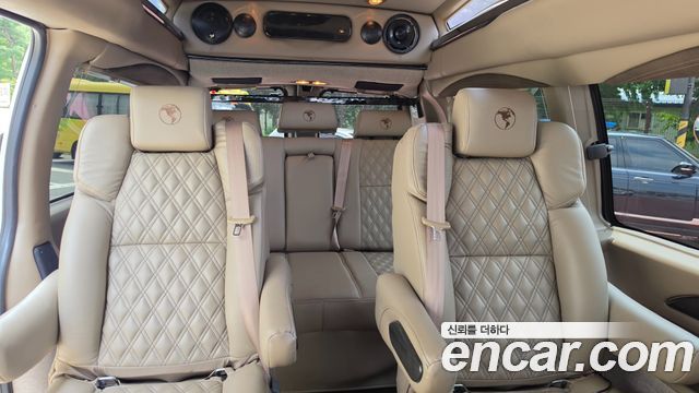 GMC Savana 2023 — photo 10