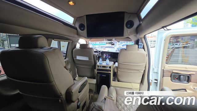 GMC Savana 2023 — photo 11