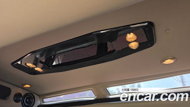 GMC Savana 2023 — photo 12