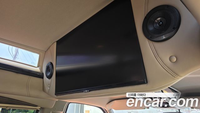 GMC Savana 2023 — photo 16