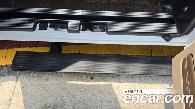 GMC Savana 2023 — photo 17