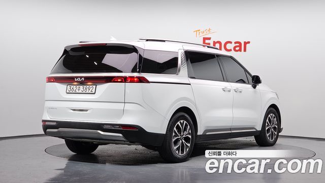 Kia Canival 2023 — photo 2
