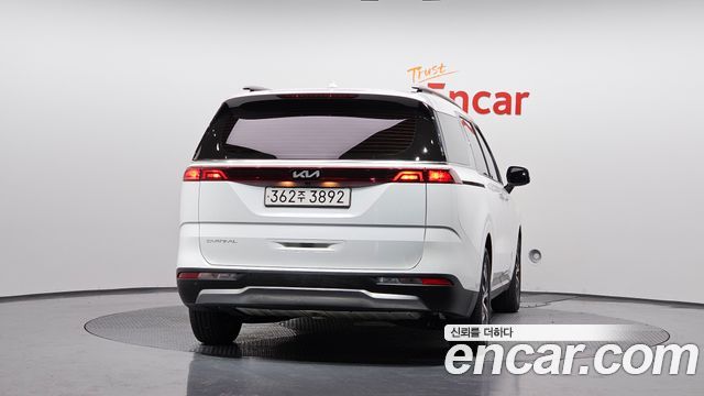 Kia Canival 2023 — photo 4
