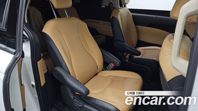 Kia Canival 2023 — photo 11