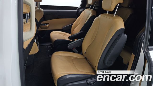 Kia Canival 2023 — photo 12