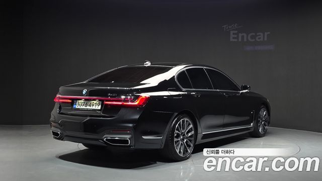 BMW 7-Series 2022 — photo 2