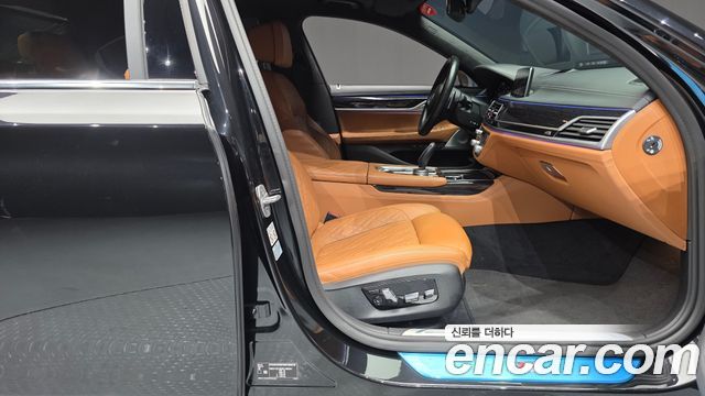 BMW 7-Series 2022 — photo 16