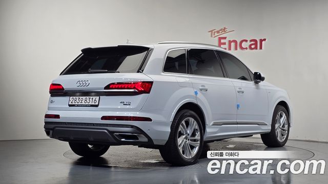 Audi Q7 2022 — photo 2