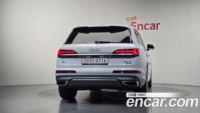 Audi Q7 2022 — photo 4