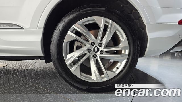 Audi Q7 2022 — photo 7
