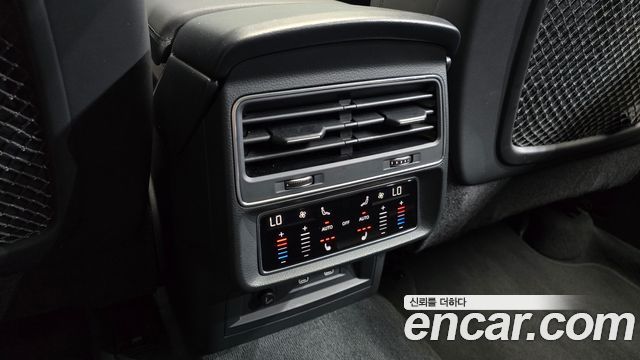 Audi Q7 2022 — photo 29