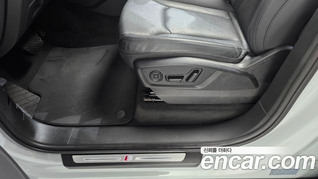 Audi Q7 2022 — photo 30