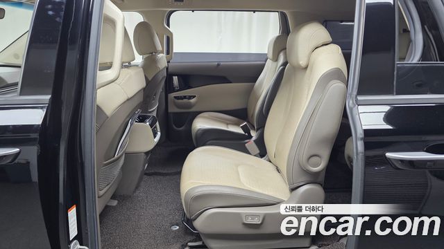 Kia Canival 2021 — photo 12