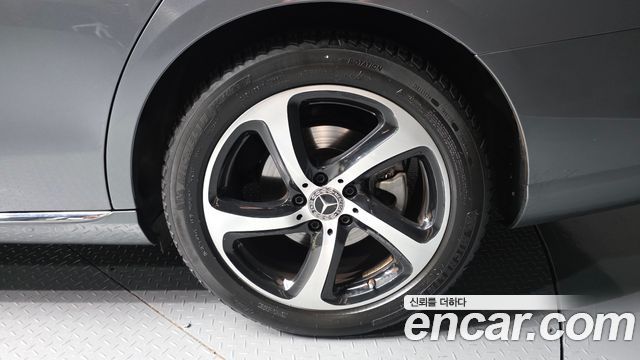 Mercedes-Benz E-Class 2020 — photo 5
