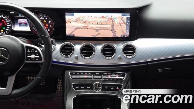 Mercedes-Benz E-Class 2020 — photo 20