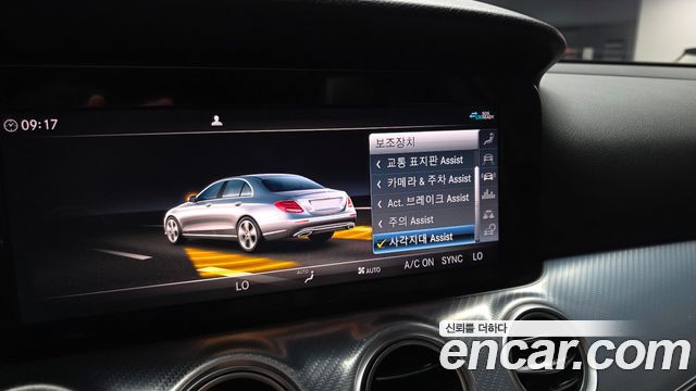 Mercedes-Benz E-Class 2020 — photo 23