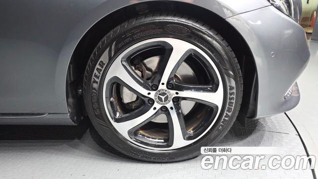 Mercedes-Benz E-Class 2020 — photo 7