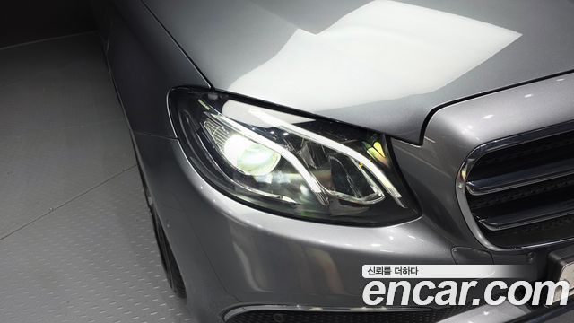 Mercedes-Benz E-Class 2020 — photo 8