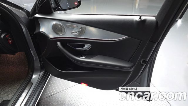 Mercedes-Benz E-Class 2020 — photo 14