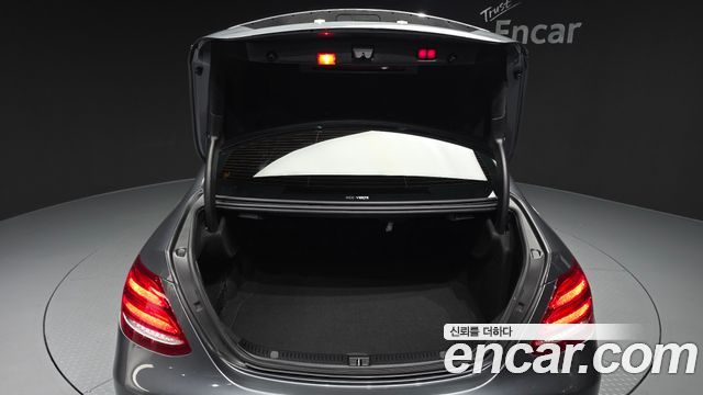 Mercedes-Benz E-Class 2020 — photo 29