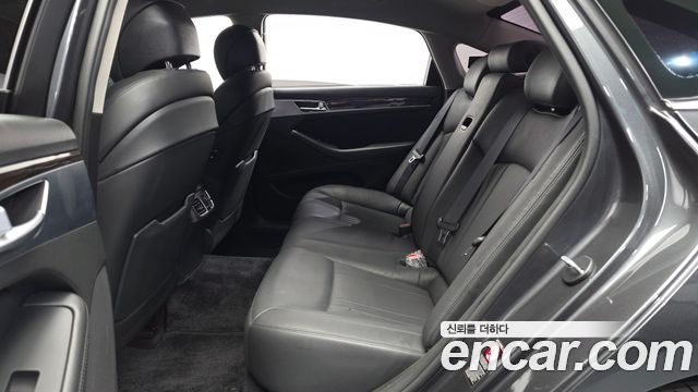 Genesis G80 2018 — photo 18