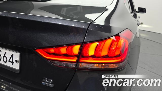 Genesis G80 2018 — photo 9